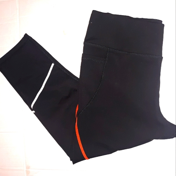 Like New~AVIA Plus Size 16-18 Ladies Athletic Compression Capri~Moisture Wicking - Picture 3 of 16
